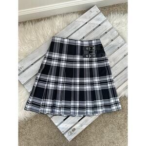 Goth Emo Grunge Style Plaid Pleated Black White Buckle Skirt, M